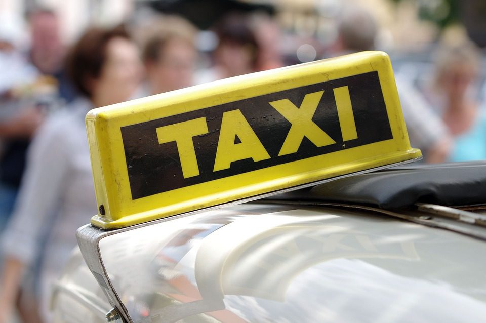 Чиновников в Забайкалье пересадят со служебных машин на такси с ГЛОНАСС 